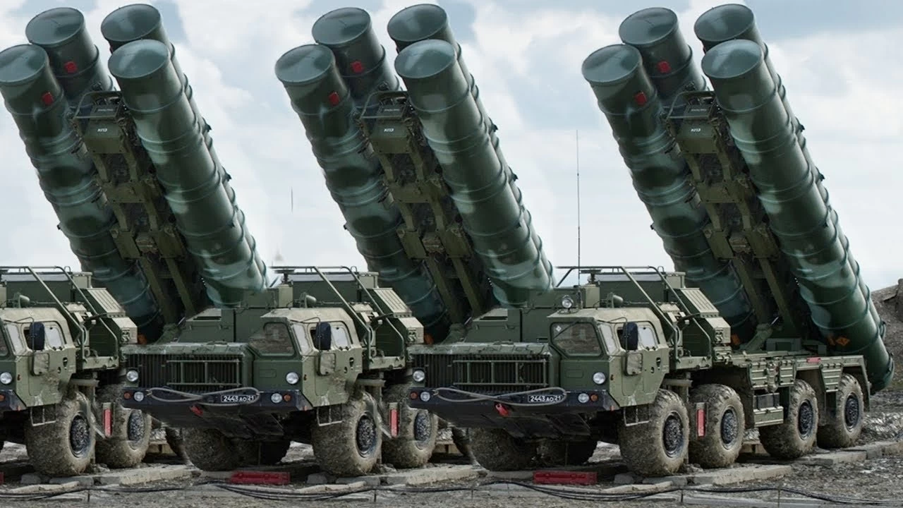 Οι πύραυλοι των S-400 θα περάσουν από το Αιγαίο – Κατέφθασε το όγδοο αεροπλάνο στην Τουρκία – Δείτε βίντεο